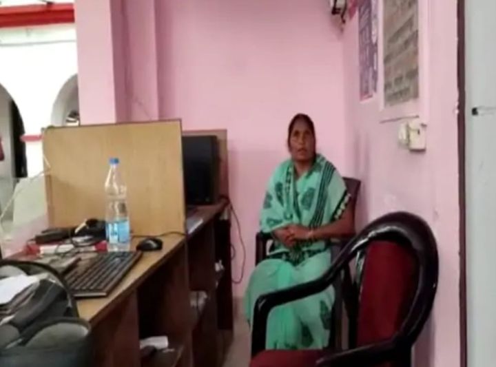 296016220 789192412086489 8731896932100197907 n 1 - तहसीलदार की मौजूदगी में महिला ने लेखपाल को पीटा