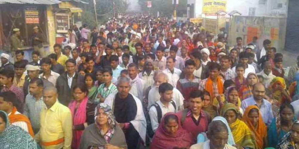 f0b0b578c25a494bfb5407898c986e5e - चौदहकोसी परिक्रमा में उमड़े श्रद्धालु