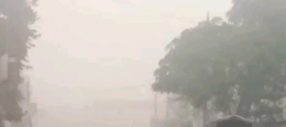 1672643545269 - अयोध्या नव वर्ष पर नहीं निकला सूरज, बरसता रहा कोहरा ठंड से कांपे लोग