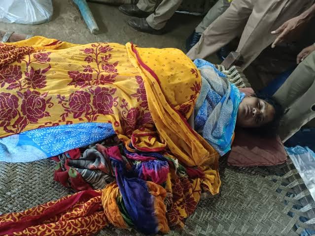 images 2 21 - महिला ने लगाई फांसी, बेटी की विदाई को लेकर दामाद से विवाद हो गया था।