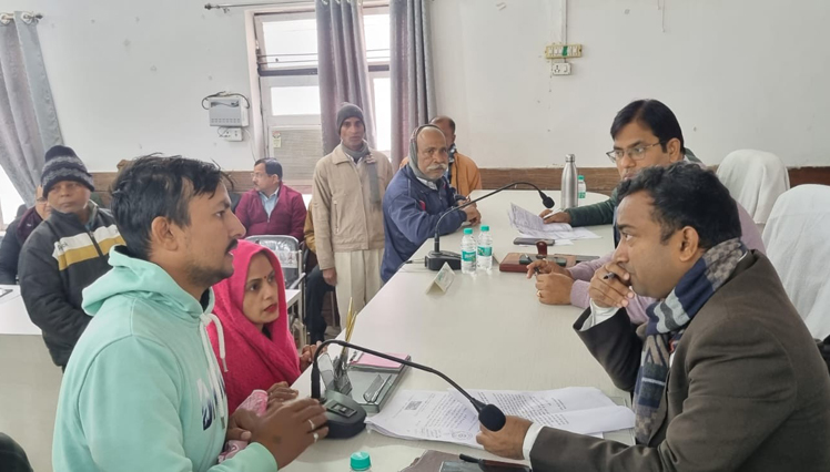 Complete Solution Day organized in Tehsil Sadar under the chairmanship of District Magistrate - जिलाधिकारी की अध्यक्षता में तहसील सदर में आयोजित हुआ सम्पूर्ण समाधान दिवस।