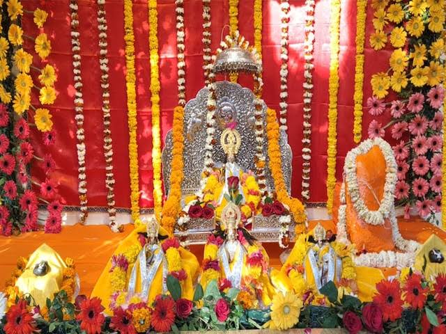 images 1 - नए साल पर सजा श्रीरामलला का दरबार, लगेगा 56 भोग।