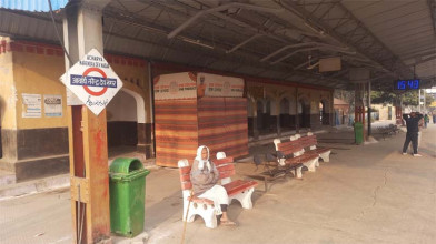 untitled 40 copy15 - सिटी स्टेशन से ट्रेनों का परिचालन बंद होने से लोगों में आक्रोश।