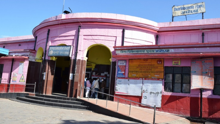 cats.34 - 23 चिकित्सकों के सहारे चल रहा जिला अस्पताल, मरीज बढ़ते ही मच जाती है हायतौबा।