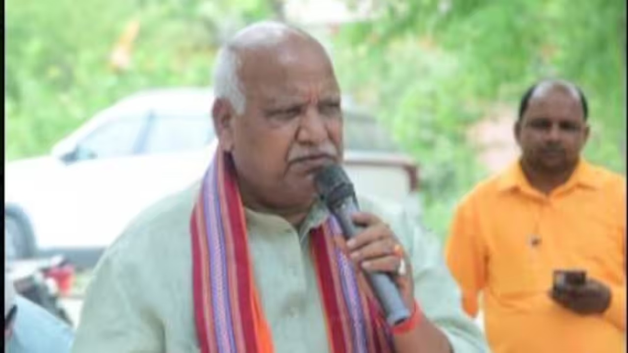 8124 - भाजपा सांसद का विवादित बयान, वीडियो हुआ वायरल।