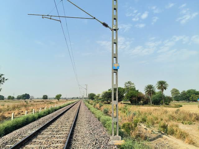 images 5 3 - रेल ट्रैक के किनारे घायल मिला युवक, उपचार के दौरान हुई मौत।