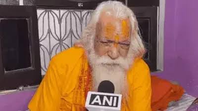 images 2 5 - जब विवादित ढांचा टूटा था तब सत्येन्द्र दास की गोद में थे, श्रीरामलला।