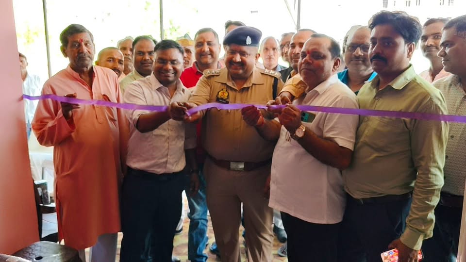 ग्ग्ग्ग 2 - मीडिया सेंटर मिल्कीपुर का उद्घाटन समारोह संपन्न,एसडीएम एवं सीओ ने फीता काटकर किया शुभारंभ।