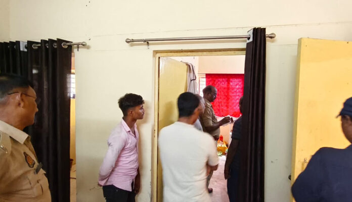 g - सरकारी आवास में फंदे से लटकता मिला स्टाफ नर्स का शव।