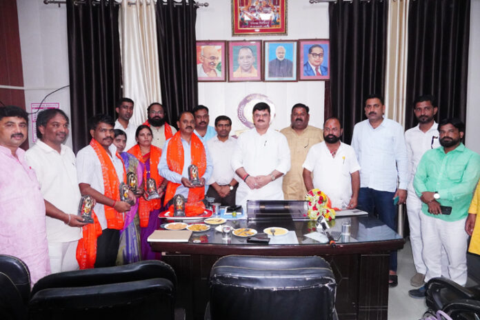 ग्ग्ग्ग - अयोध्या पहुंचा कर्नाटक के हुबली धरवाड़ के पार्षदों का दल।