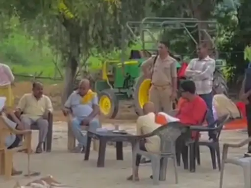 ggggggggggggg - विधायक ने मृतक महिला के परिजनों से की मुलाकात, बंधाया ढांढस।