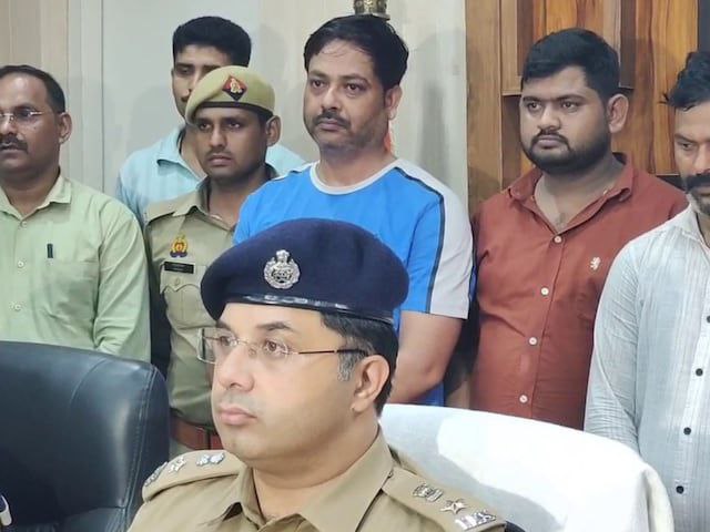 - सपा नेता राजा मान सिंह समेत कई लोगों की जांच, एसआईटी का गठन।