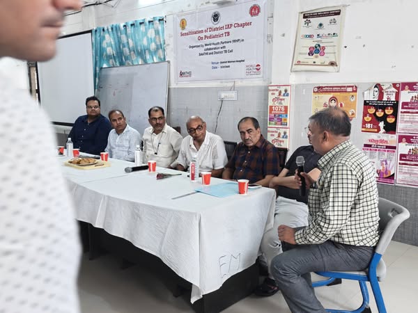 फ्फ्फ्फफ्फ्फ्फ़ - बच्चों में टीबी के निदान एवं उपचार हेतु प्राइवेट डॉक्टर्स की आयोजित की गई संगोष्ठी।