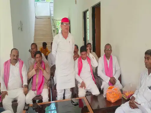 लल्ल्ल्लल्ल्ल्ल - समाजवादी पार्टी की बैठक,अहम मुद्दों पर की चर्चा।