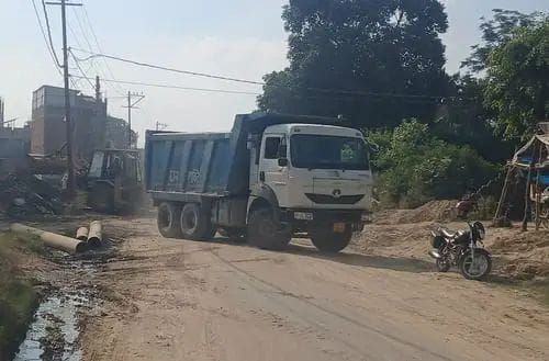 kkkk - सुस्त गति से हो रहा परिक्रमा मार्ग का चौड़ीकरण।