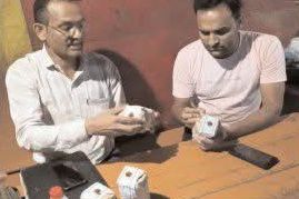 h - खाद्य सुरक्षा विभाग की छापेमारी,दीपावली से पहले 5 नमूने लिए, मिठाई नष्ट की।