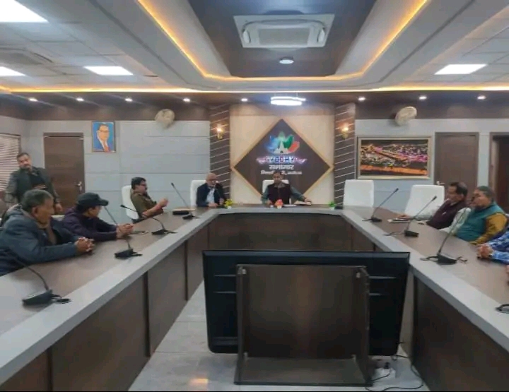 1763739647725 - जिला सैनिक बंधु की बैठक अपर जिला मजिस्ट्रेट वित्त एवं राजस्व अमित कुमार भट्ट की अध्यक्षता में की गई ।