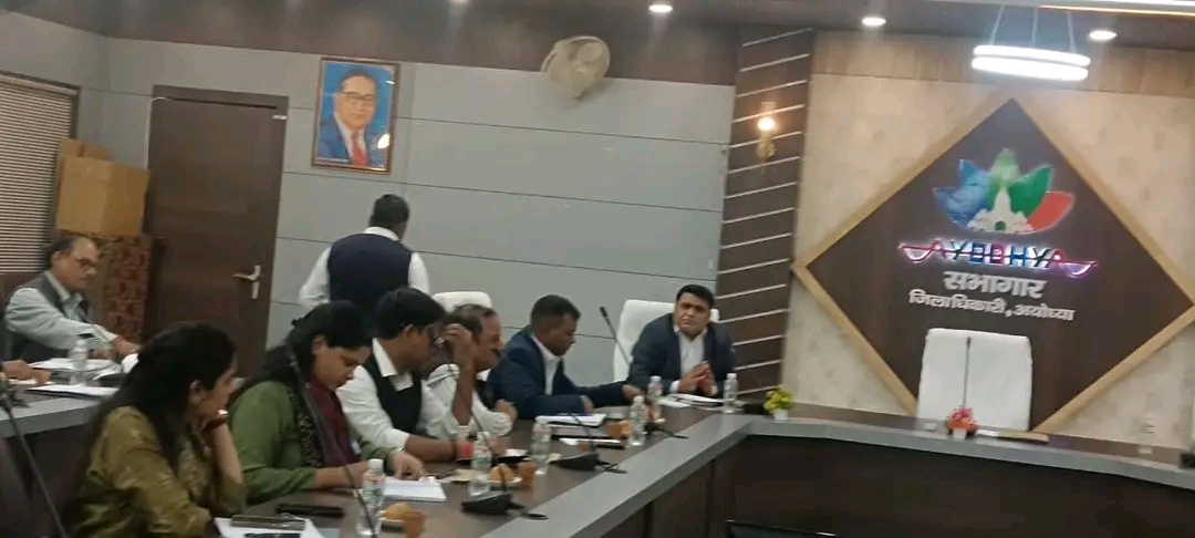 1763741623010 - निर्वाचक नामावलियों का विशेष पुनरीक्षण पूर्व की जाने वाली मतदेय स्थलों के गतिविधियों की तैयारी/संभाजन के संबंध में मान्यता प्राप्त राजनैतिक दलों के साथ बैठक हुई आयोजित।