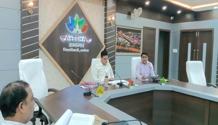 ghgjghjgghj - डीएम ने पंचायत निर्वाचक नामावली पुनरीक्षण की समीक्षा की।