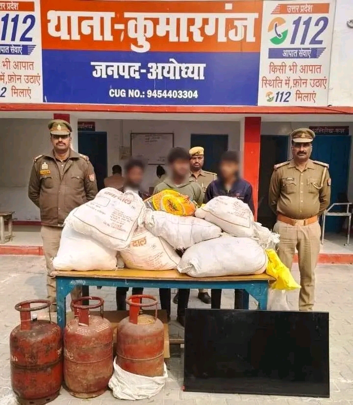 1765638139555 - स्कूल व आंगनबाड़ी चोरी की , तीन शातिर गिरफ्तार, लाखों का सामान बरामद।