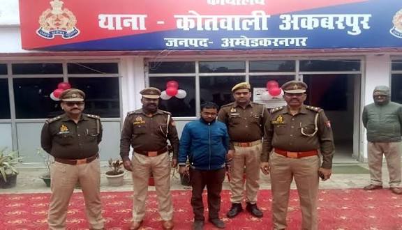 images 1 4 - 50 हजार का इनामिया आरोपी दबोचा गया।